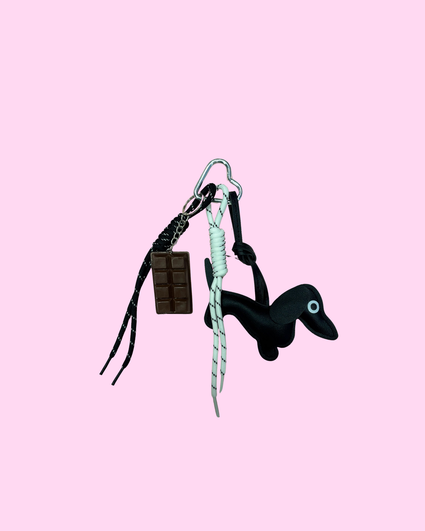 Bag charm chien noir et chocolat