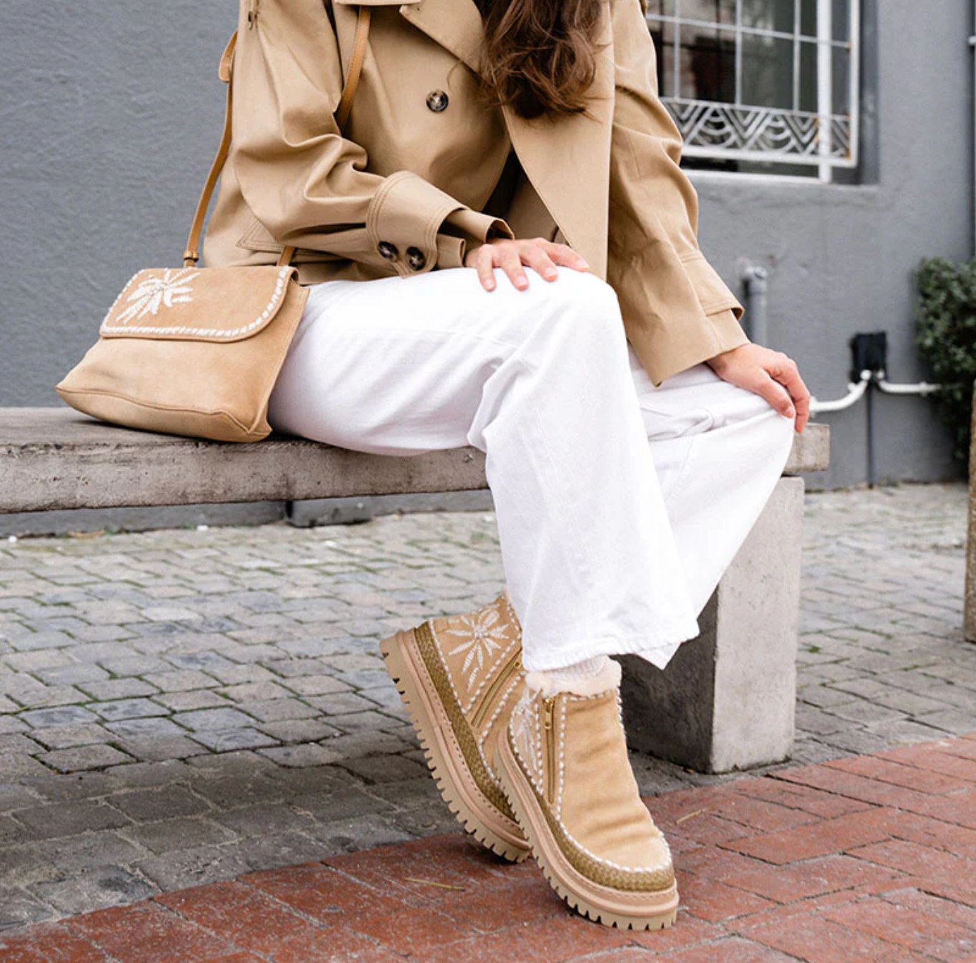 Bottines en daim à fleur LAIDBACK LONDON