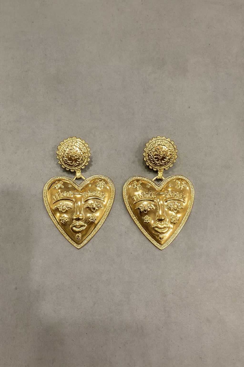 Boucles d'oreilles XL, centre visages sculptés
