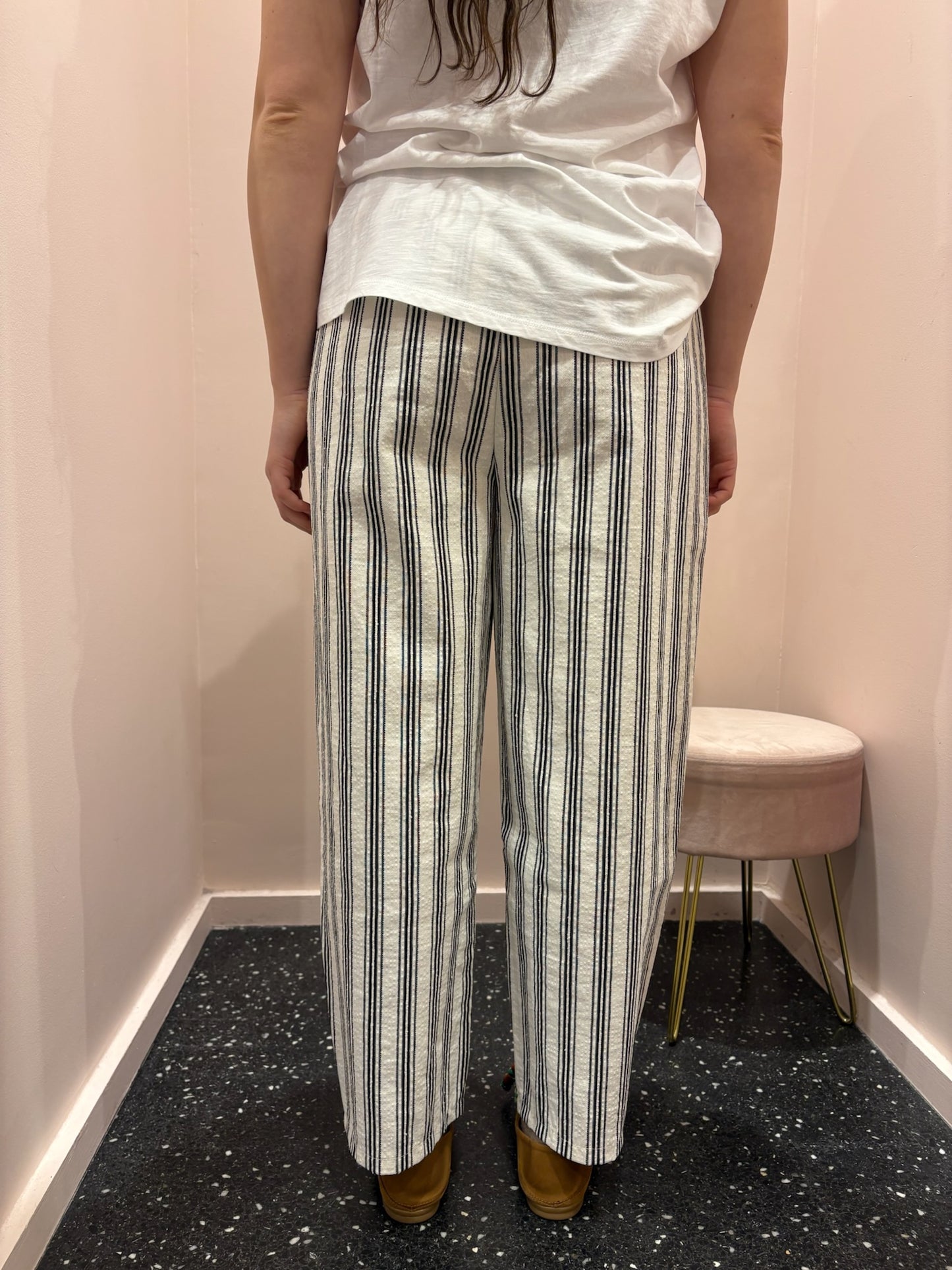 Pantalon blanc rayé noir