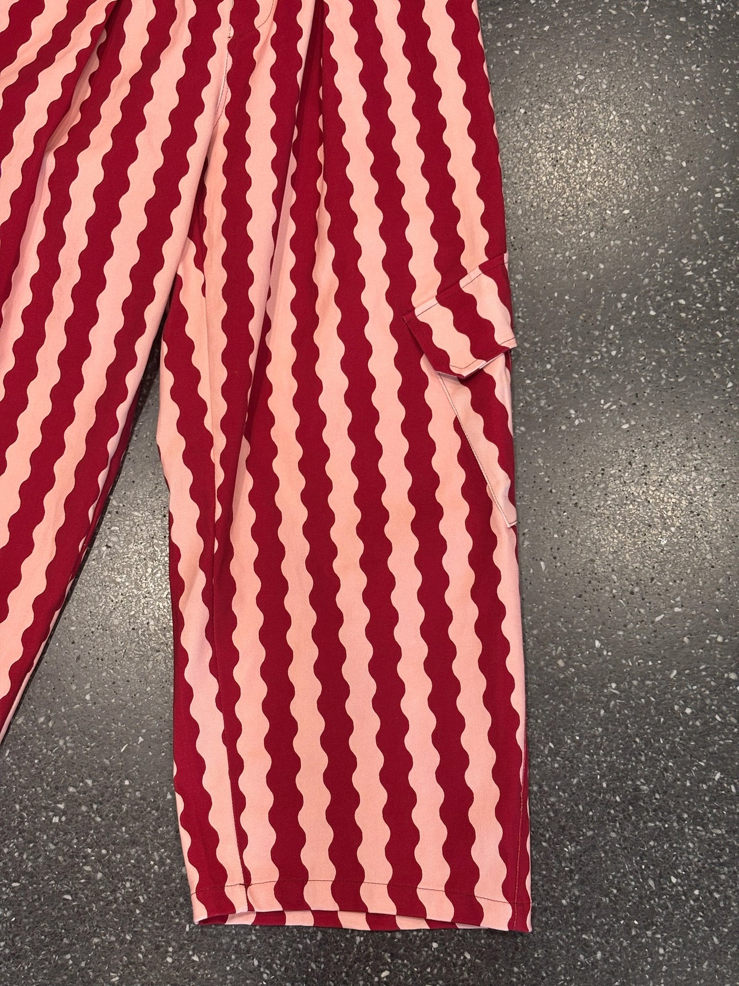 MOMENT- Pantalon cargo imprimé rayures ondulées