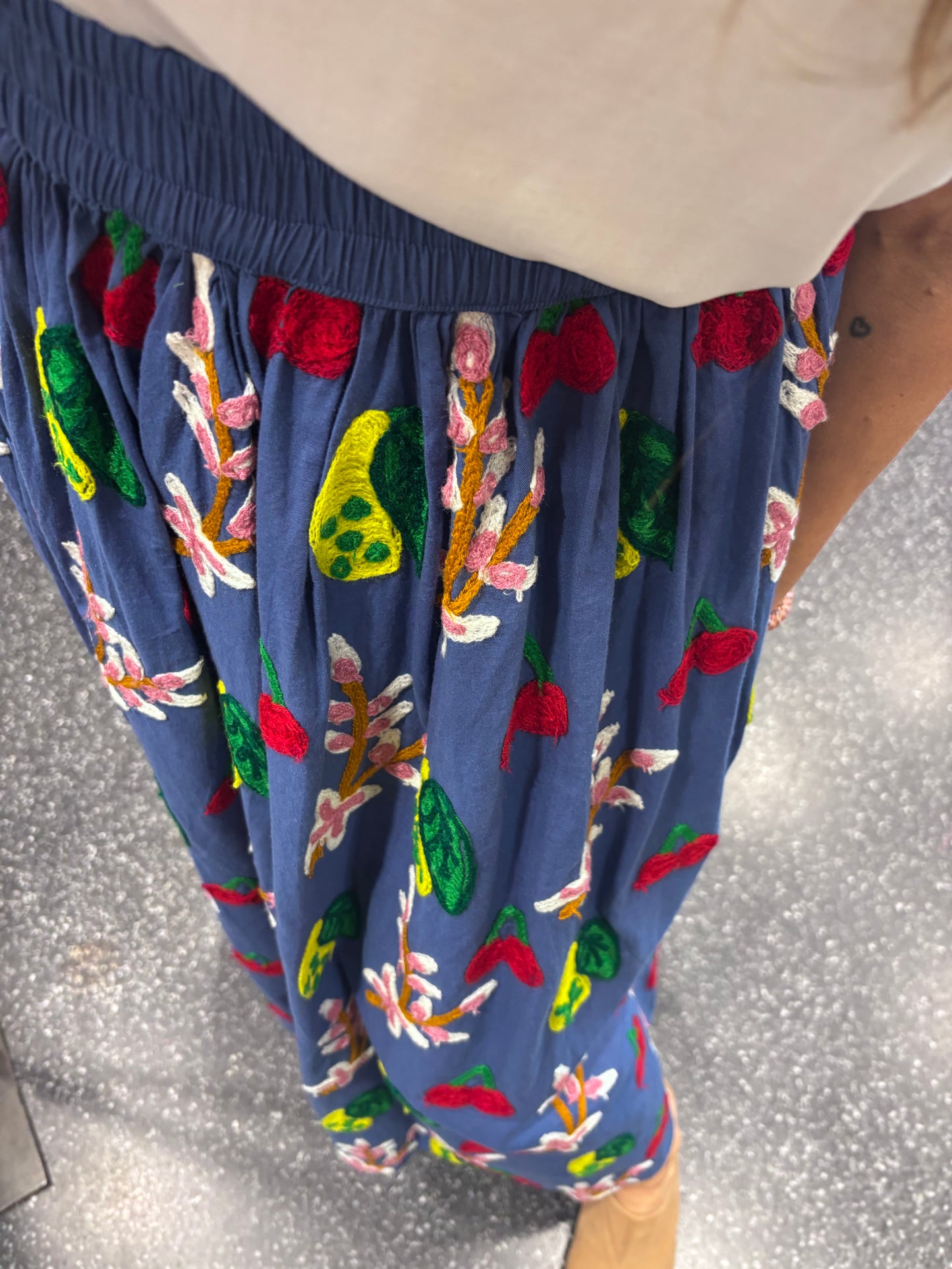 Jupe brodée bleu marine & motifs végétaux (lemon) –  XIWIKJ