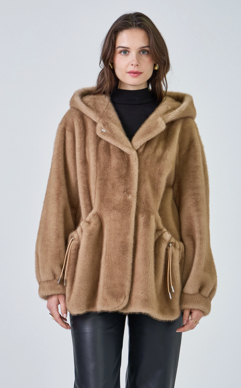 Manteau en fausse fourrure à capuche beige ou marron