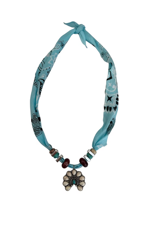 Collier bandana navajo – Demi-lune ivoire & turquoise