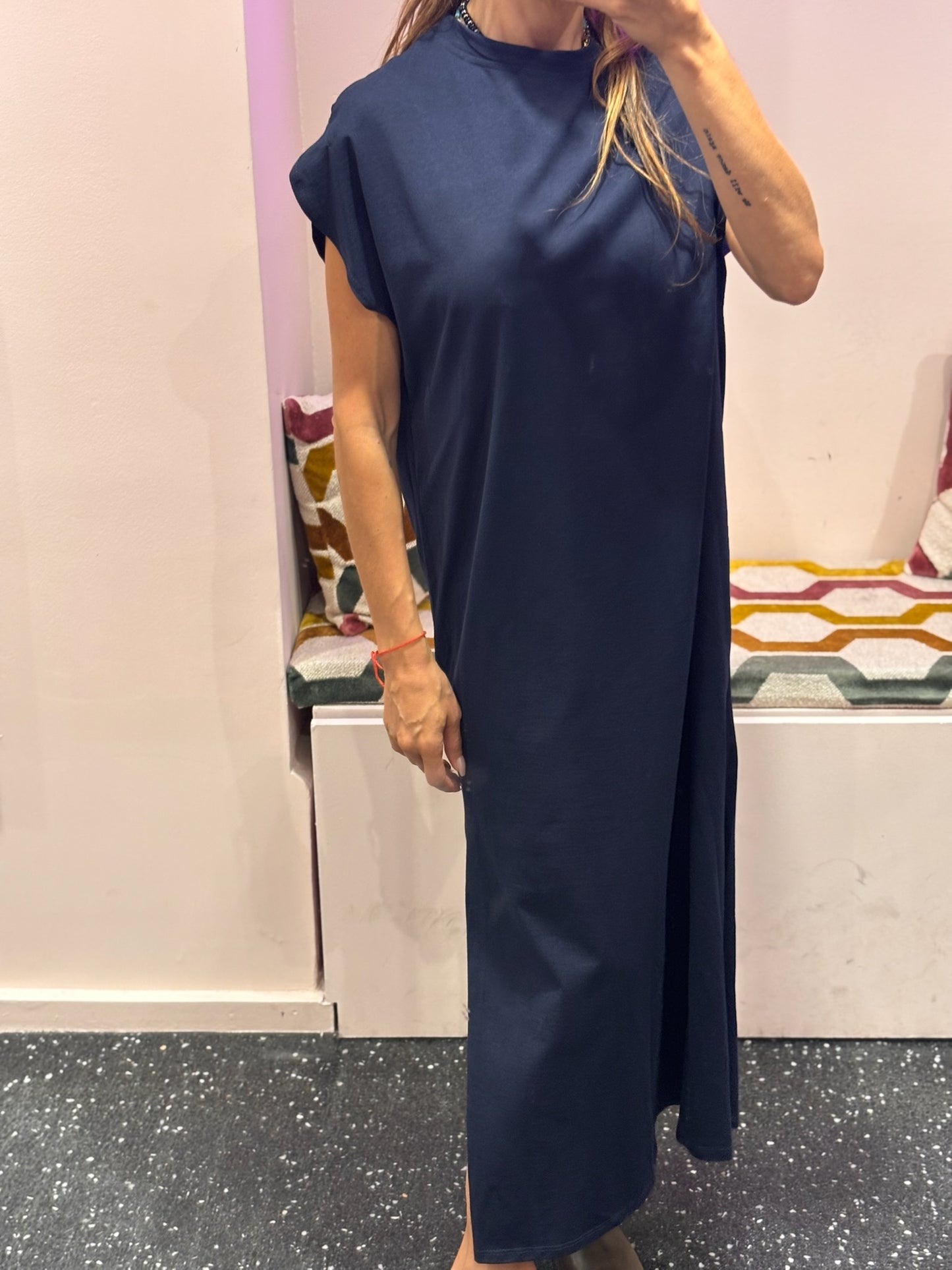 THE CORNER - Robe longue t-shirt épaules marquées