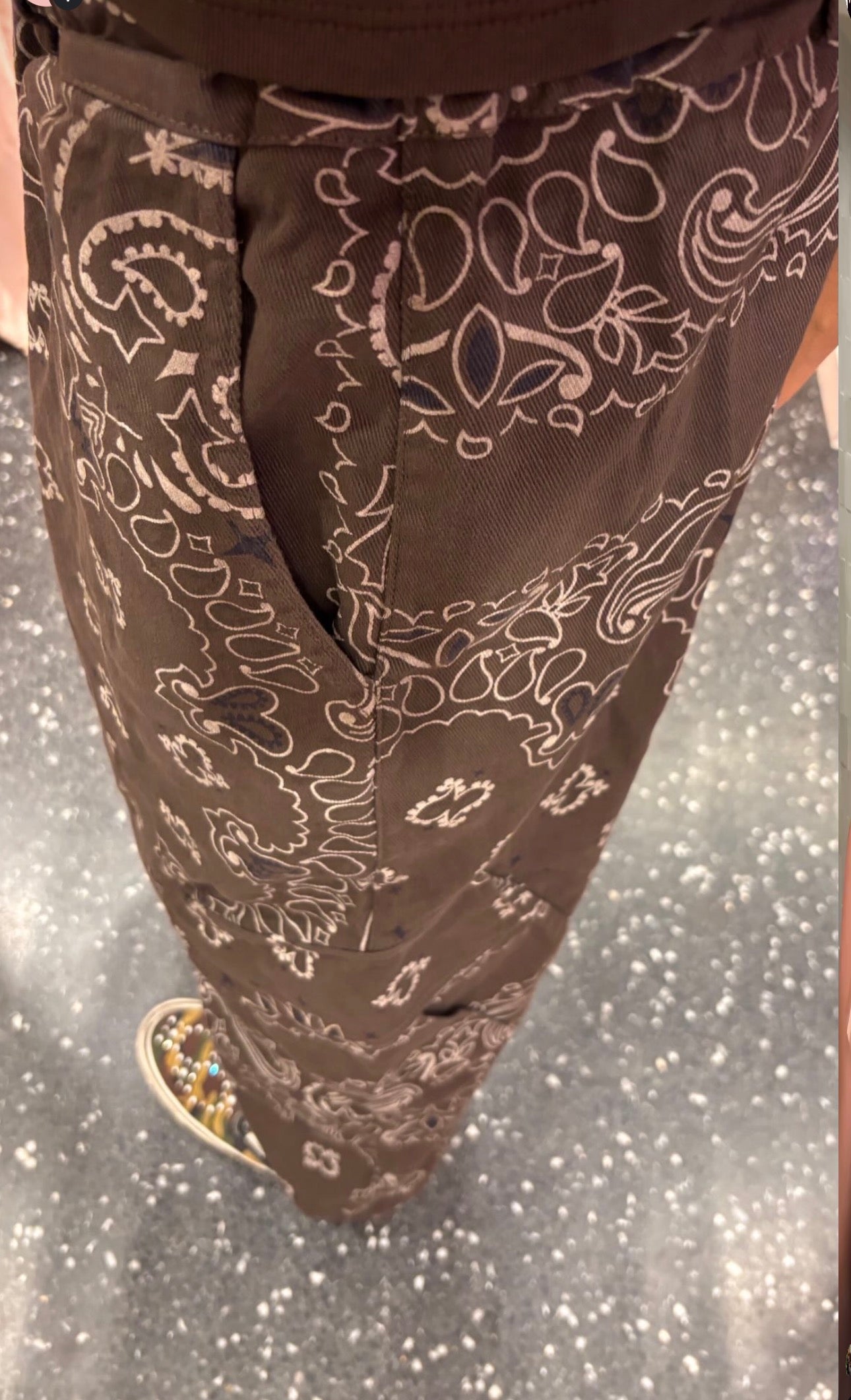 THE CORNER - Pantalon cargo imprimé bandana