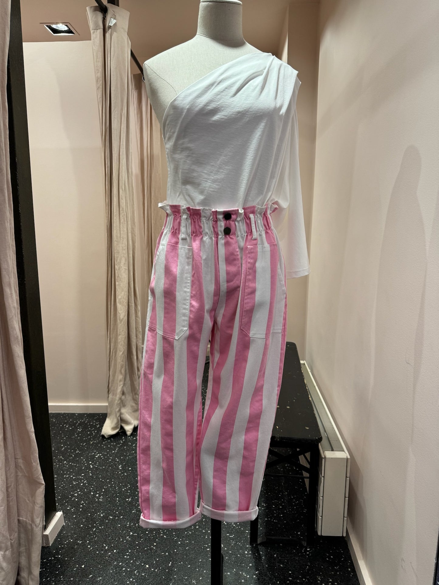 JOHANNA - Pantalon à rayures et boutons