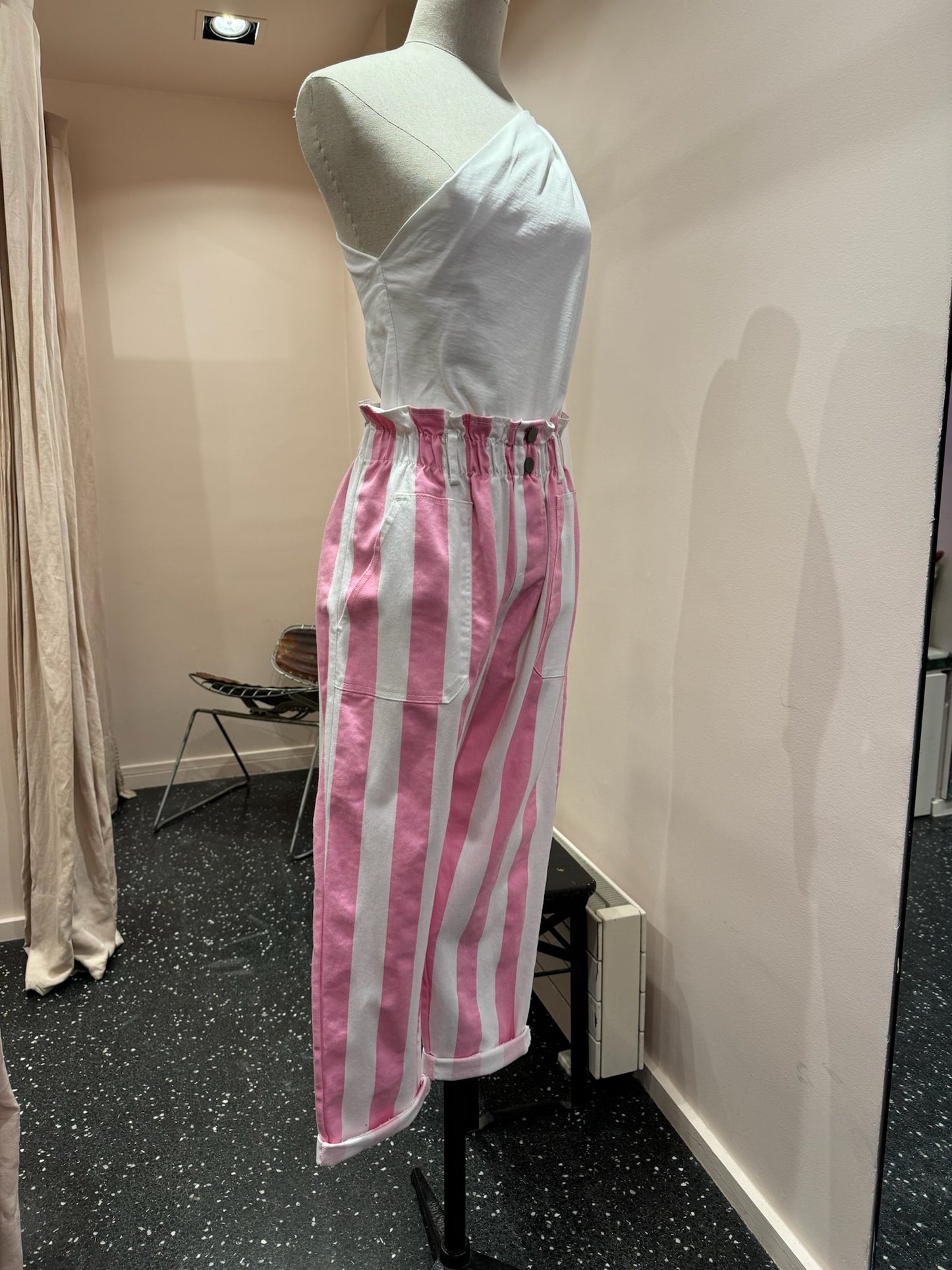 JOHANNA - Pantalon à rayures et boutons