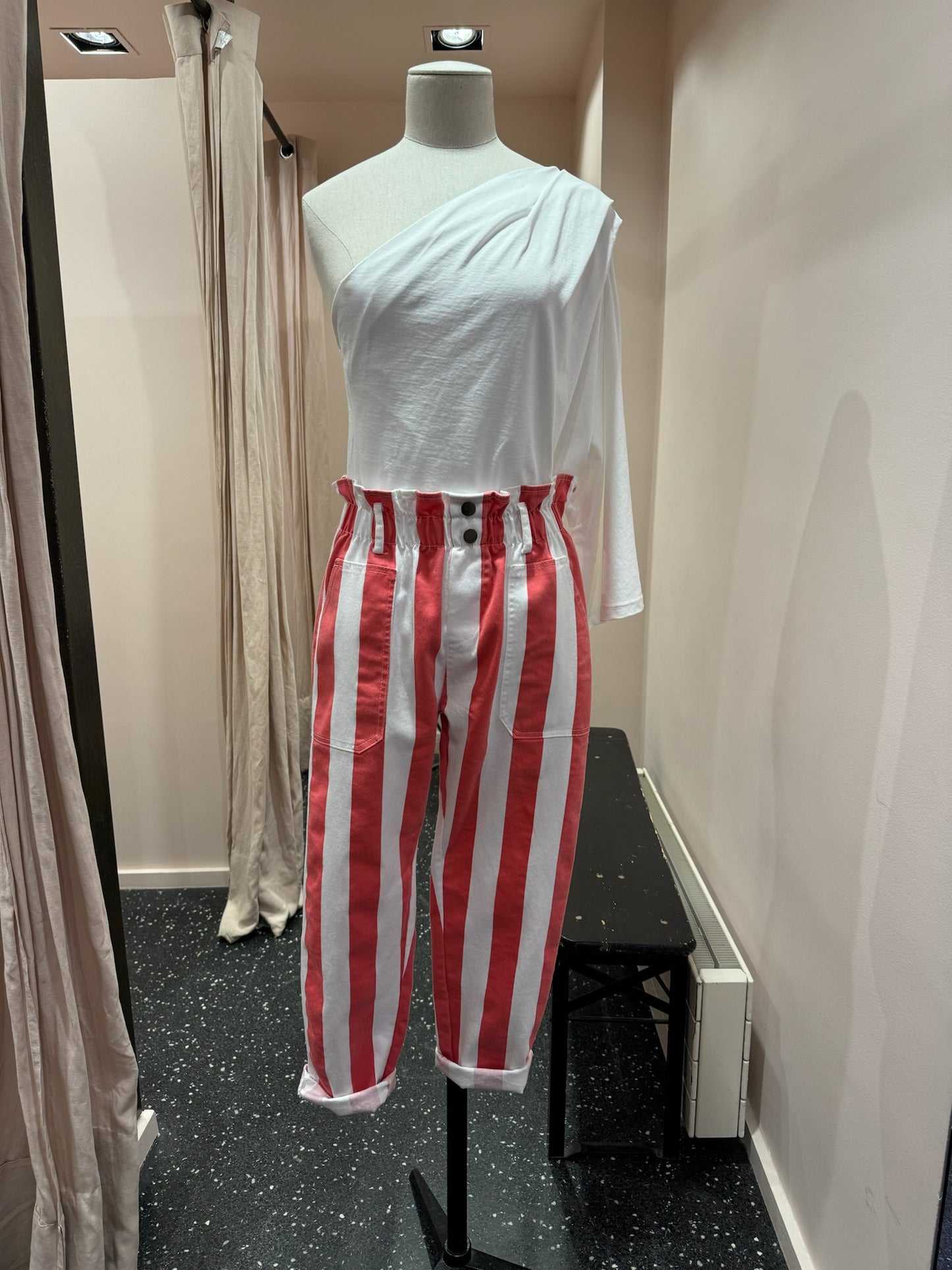 JOHANNA - Pantalon à rayures et boutons