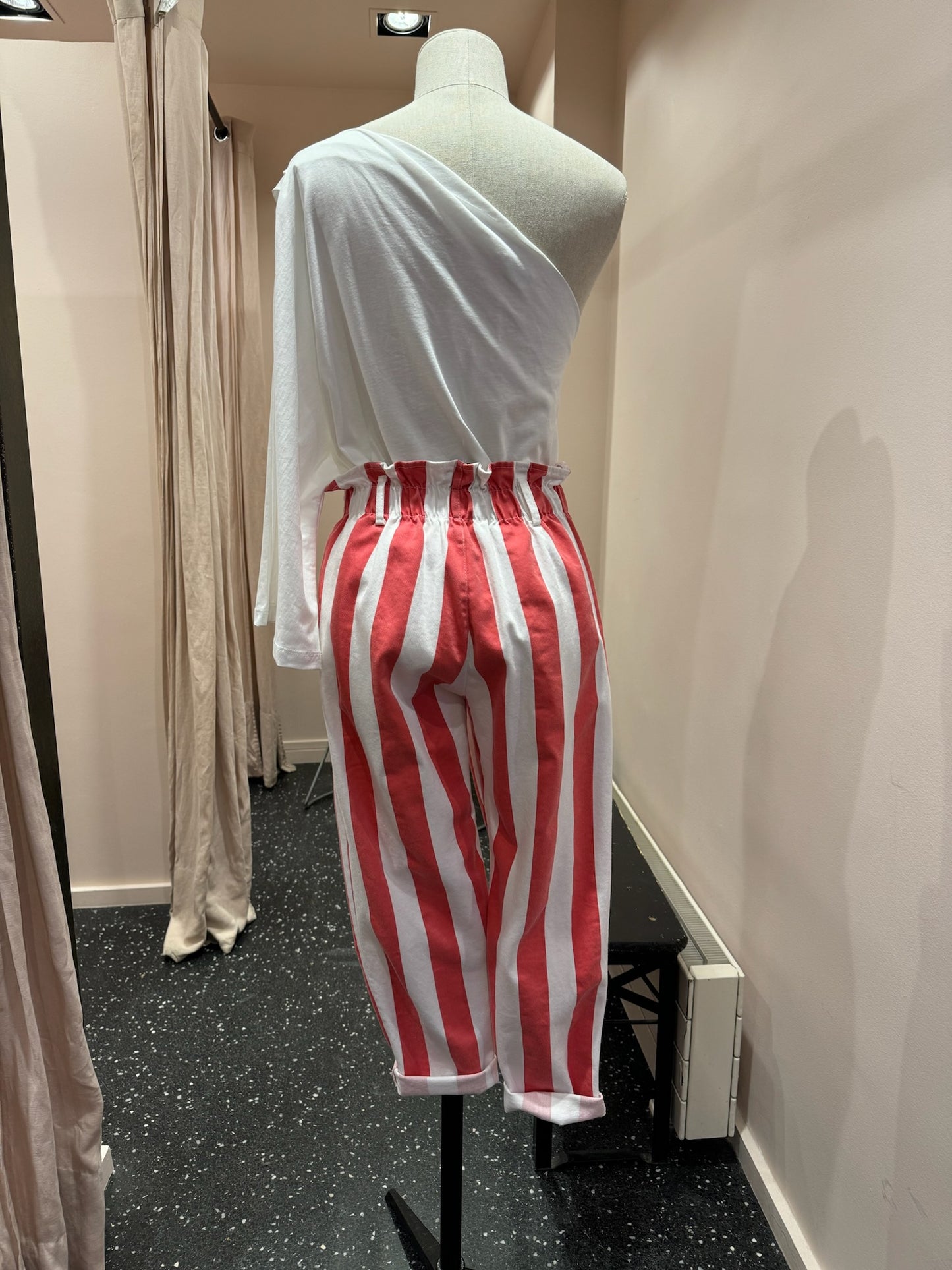 JOHANNA - Pantalon à rayures et boutons