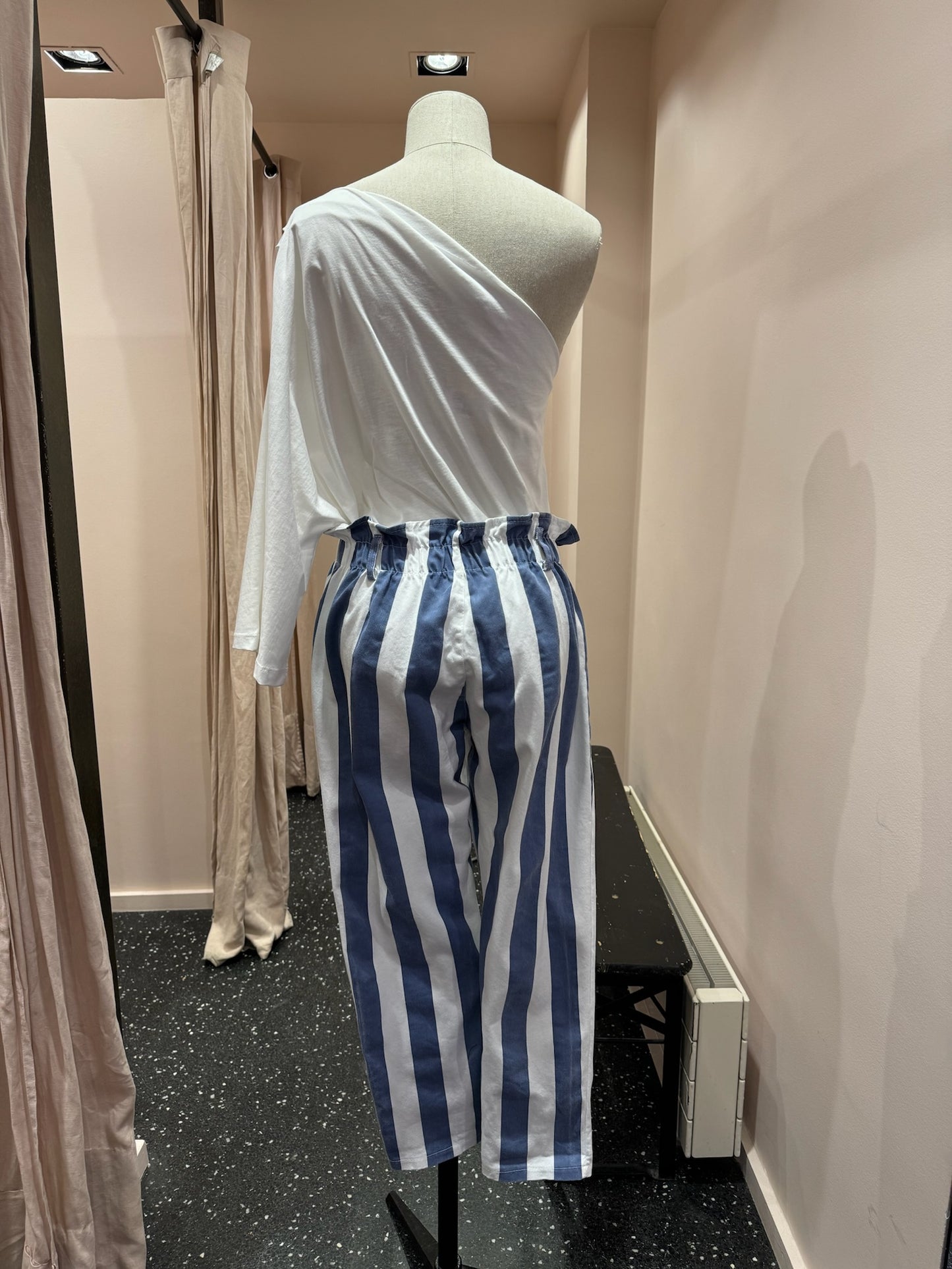 JOHANNA - Pantalon à rayures et boutons