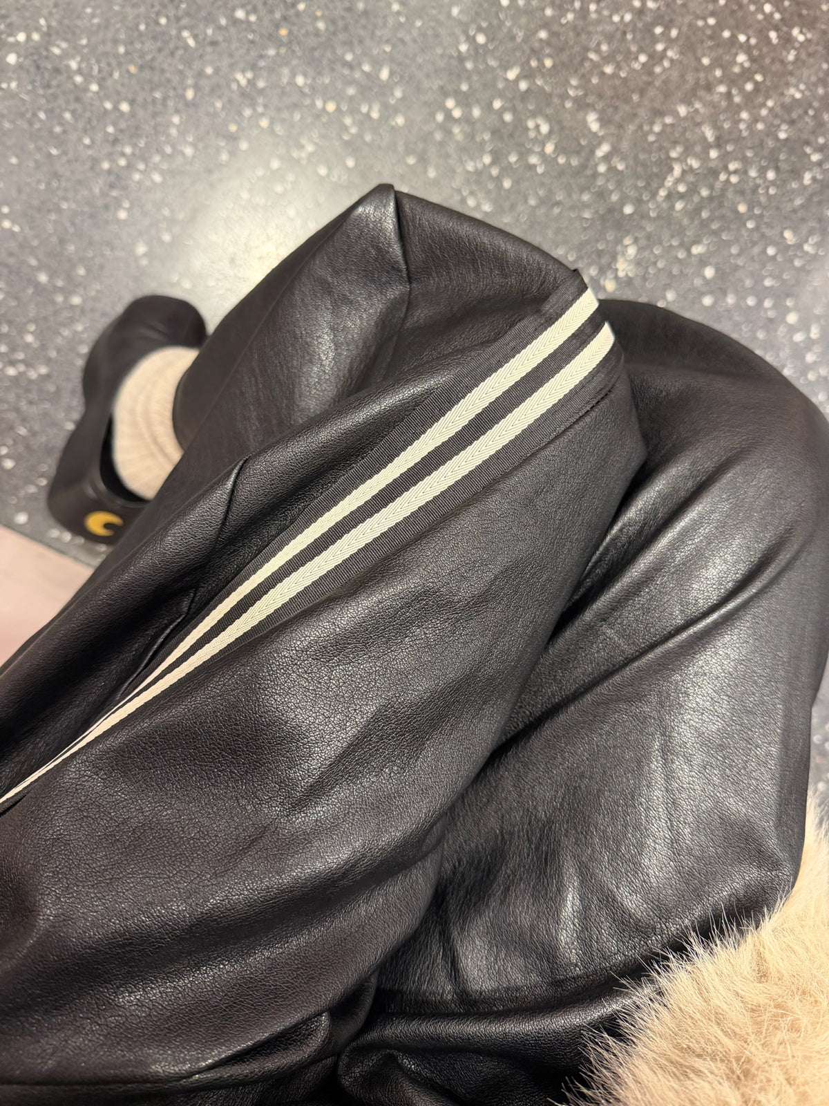 JOHANNA - pantalon style jogging similicuir