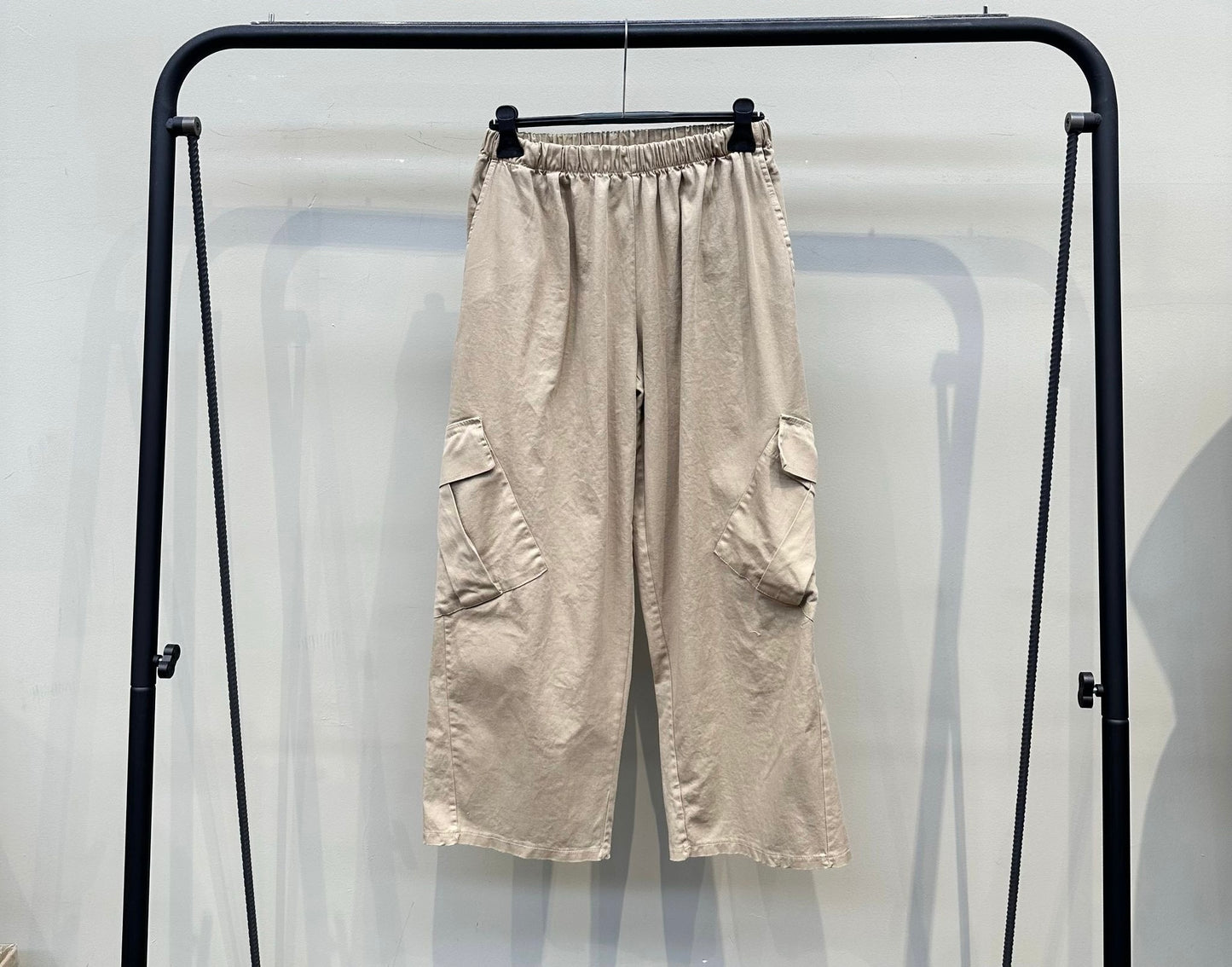 Pantalon Johanna cargo uni