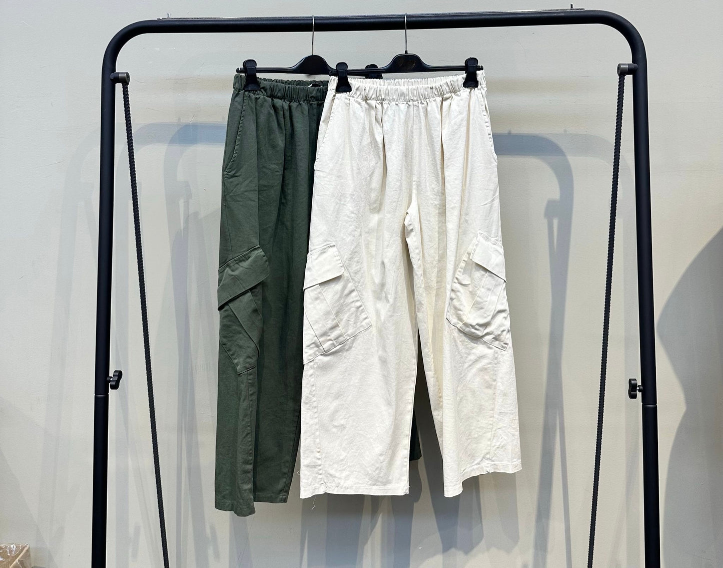 Pantalon Johanna cargo uni
