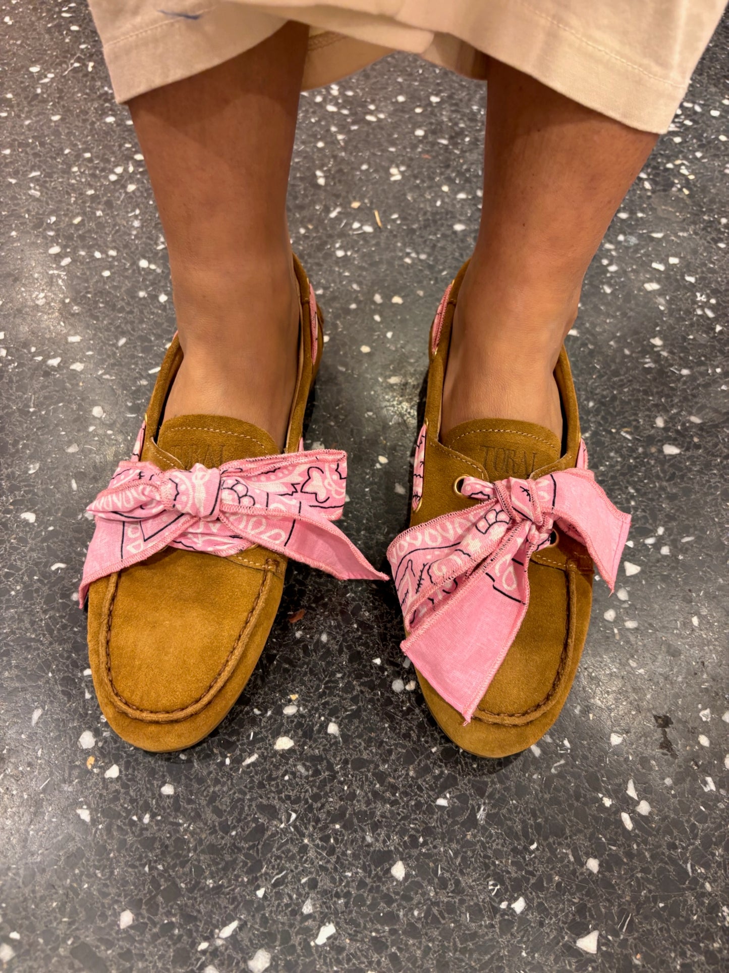 Mocassins en daim cognac & bandana rose - TORAL