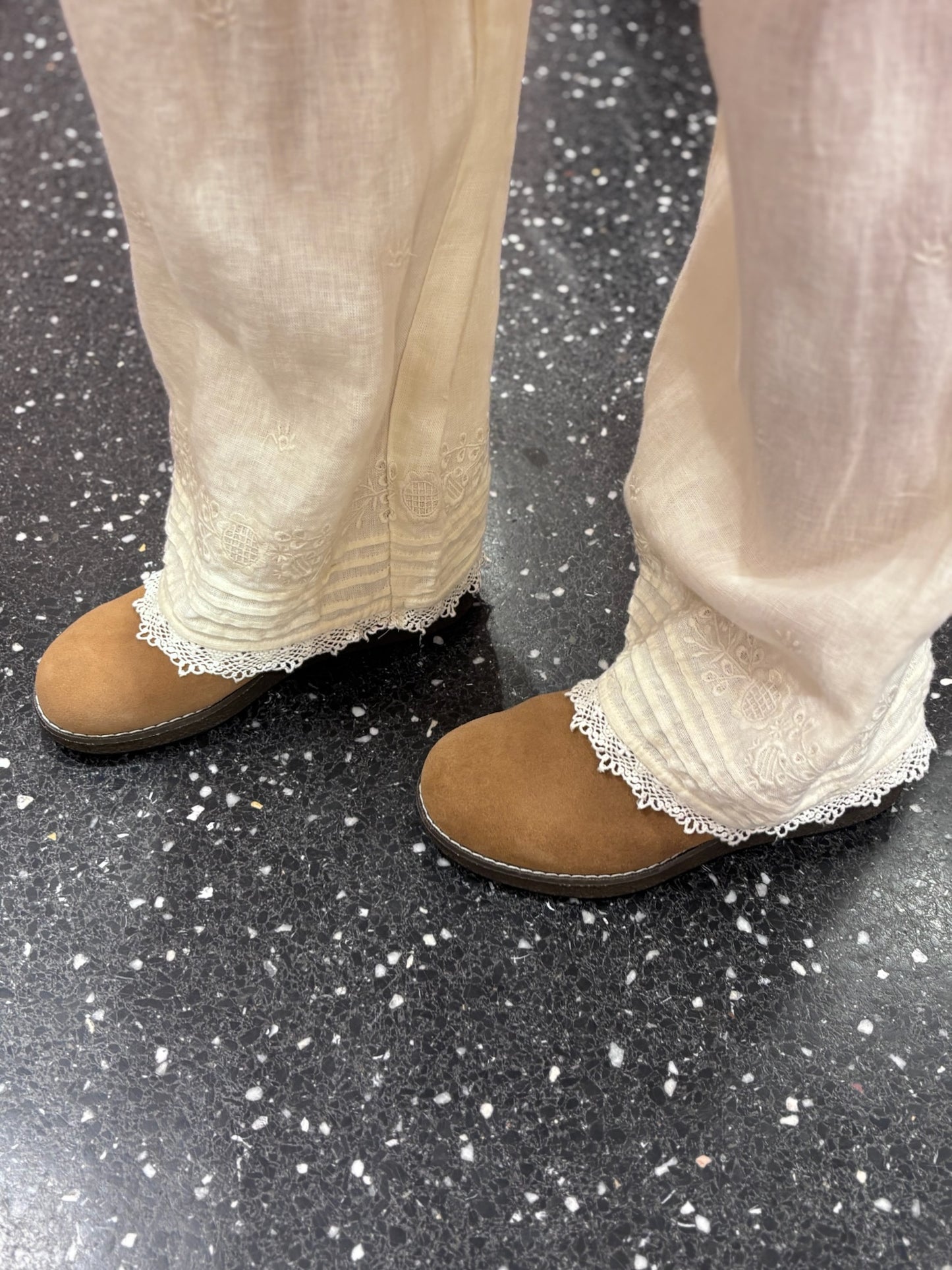 MAISON HÔTEL - Pantalon Otto “Ivory whisper”