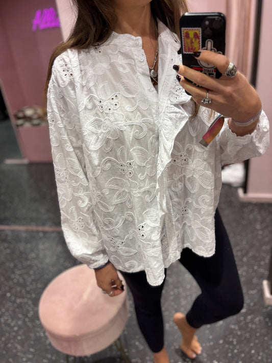 Chemise à jabots en broderies anglaises blanches Johanna