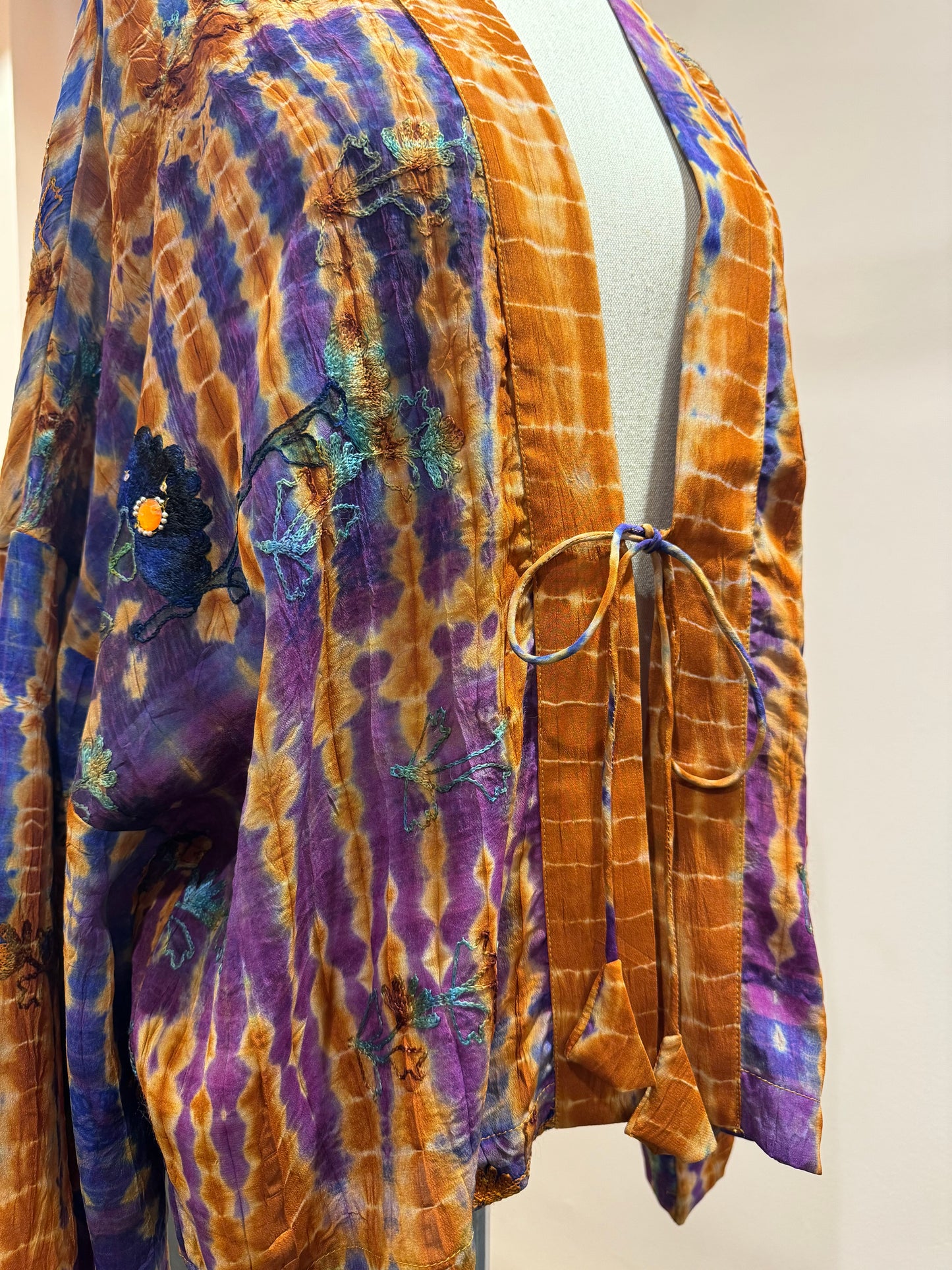 Kimono en soie et broderies
