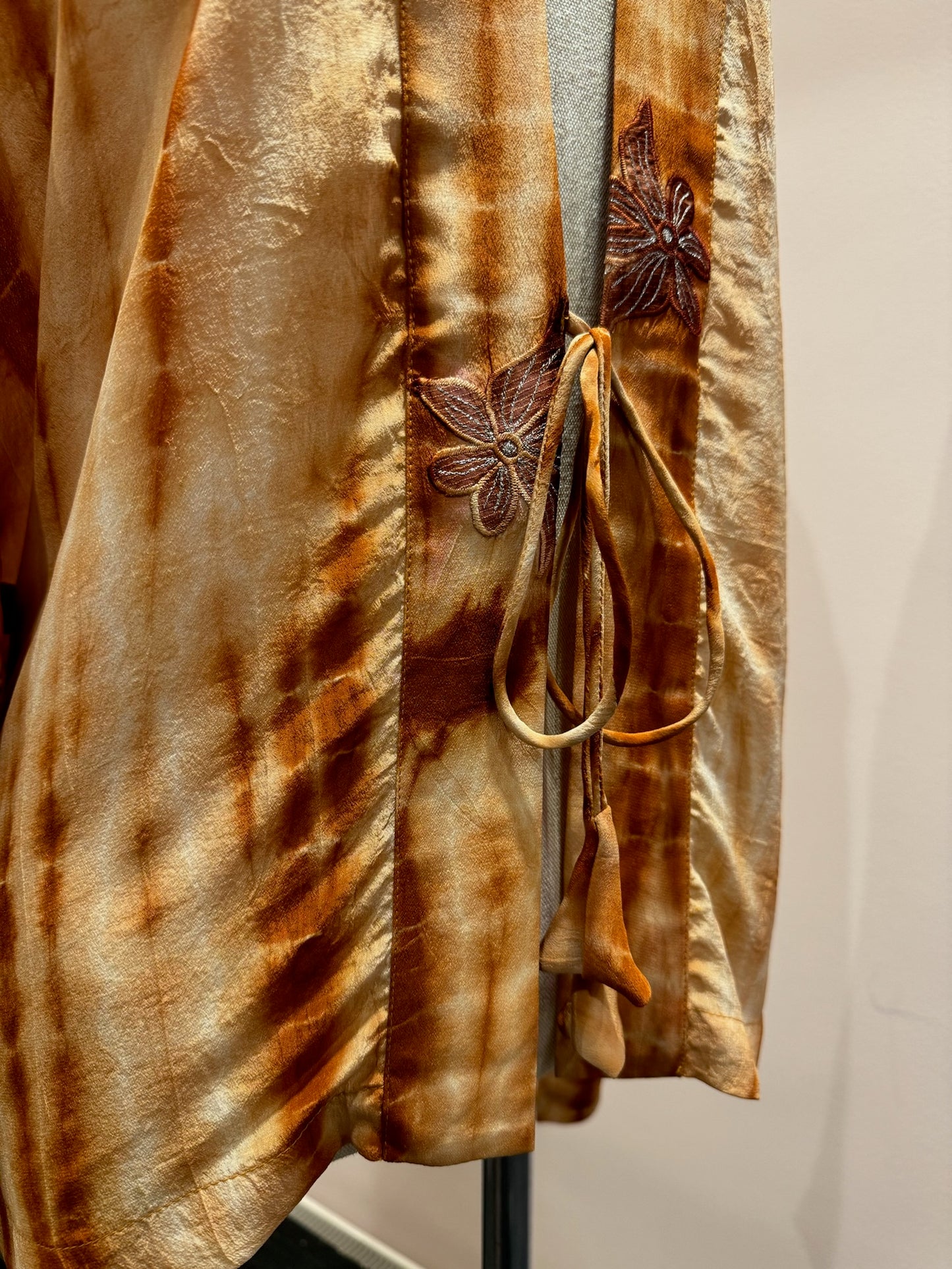 Kimono en soie et broderies