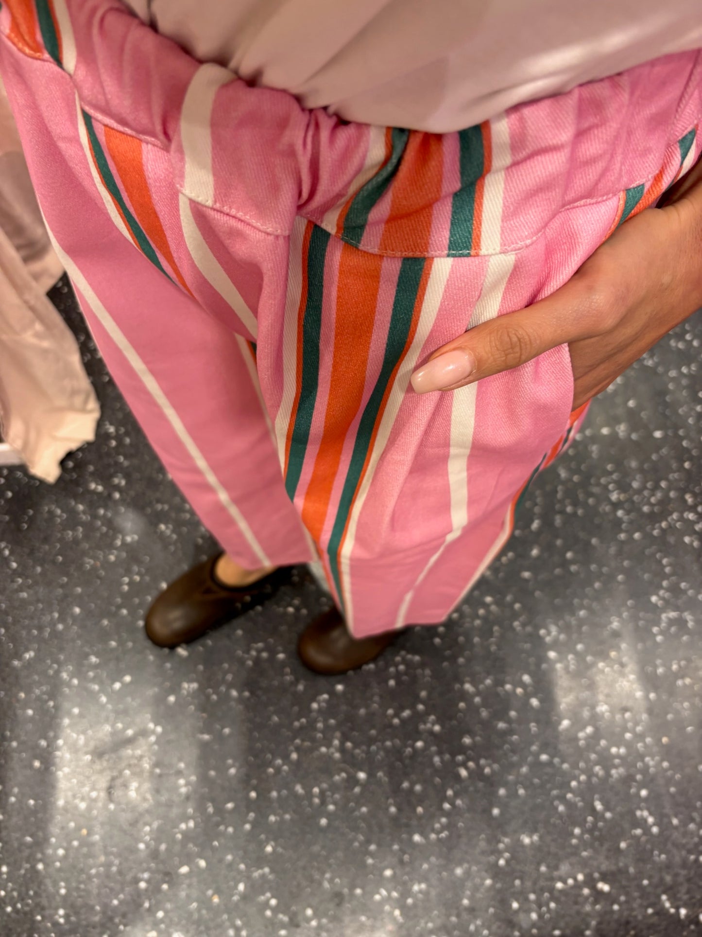 MOMENT - Pantalon à rayures multicolore