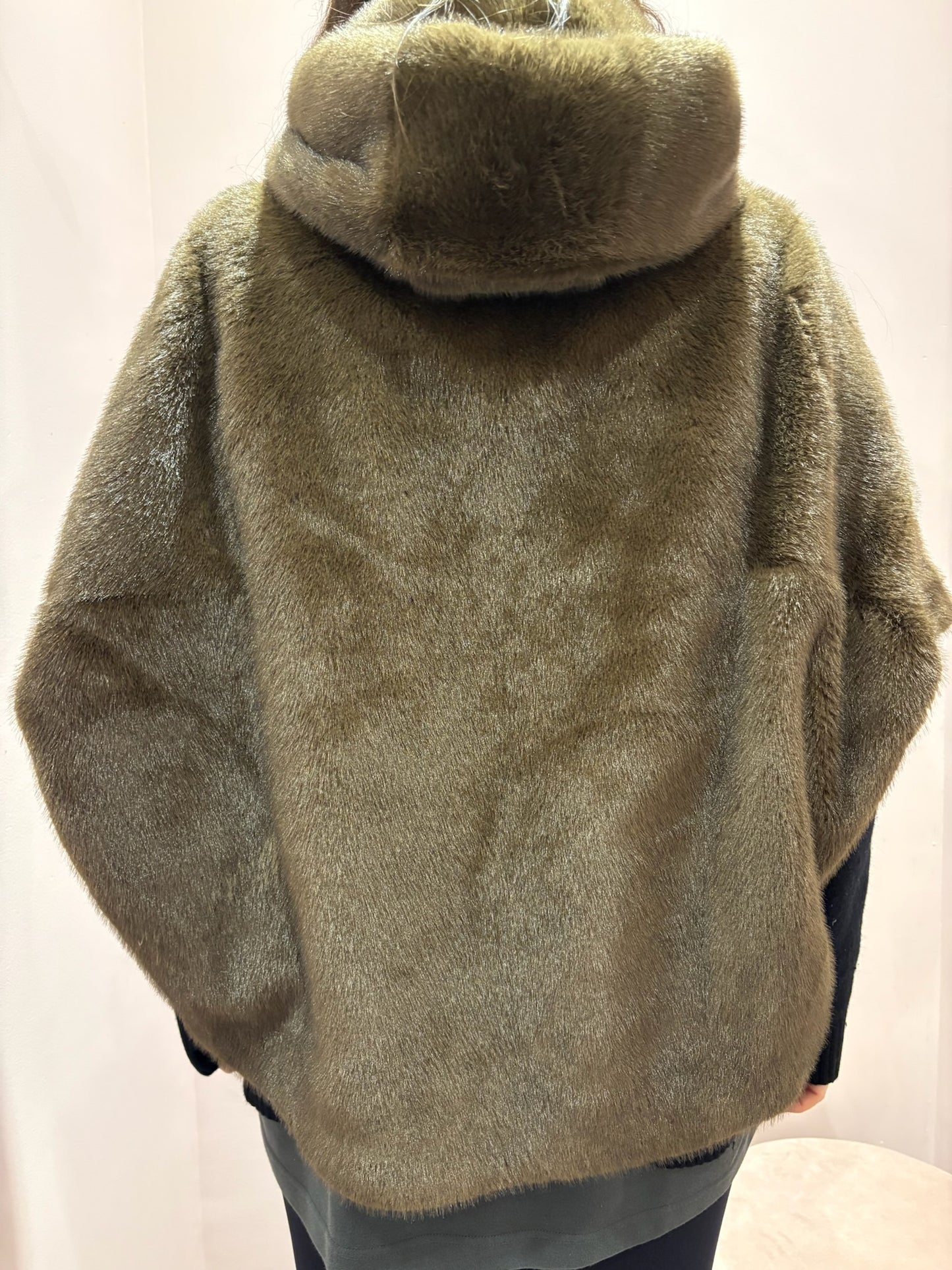 Cape en fausse fourrure marron