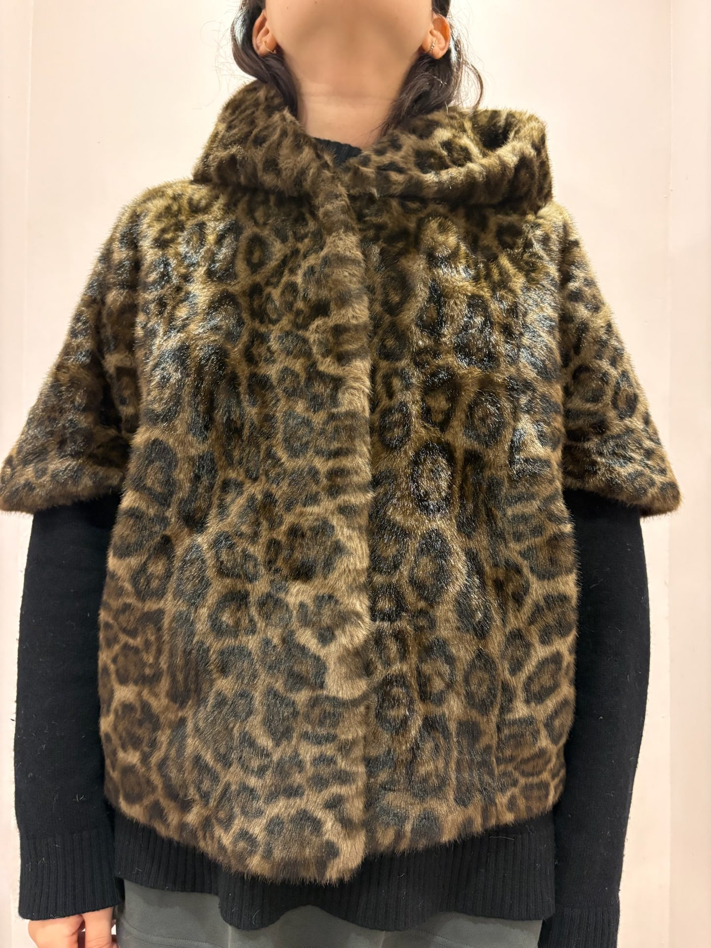 Cape en fausse fourrure léopard