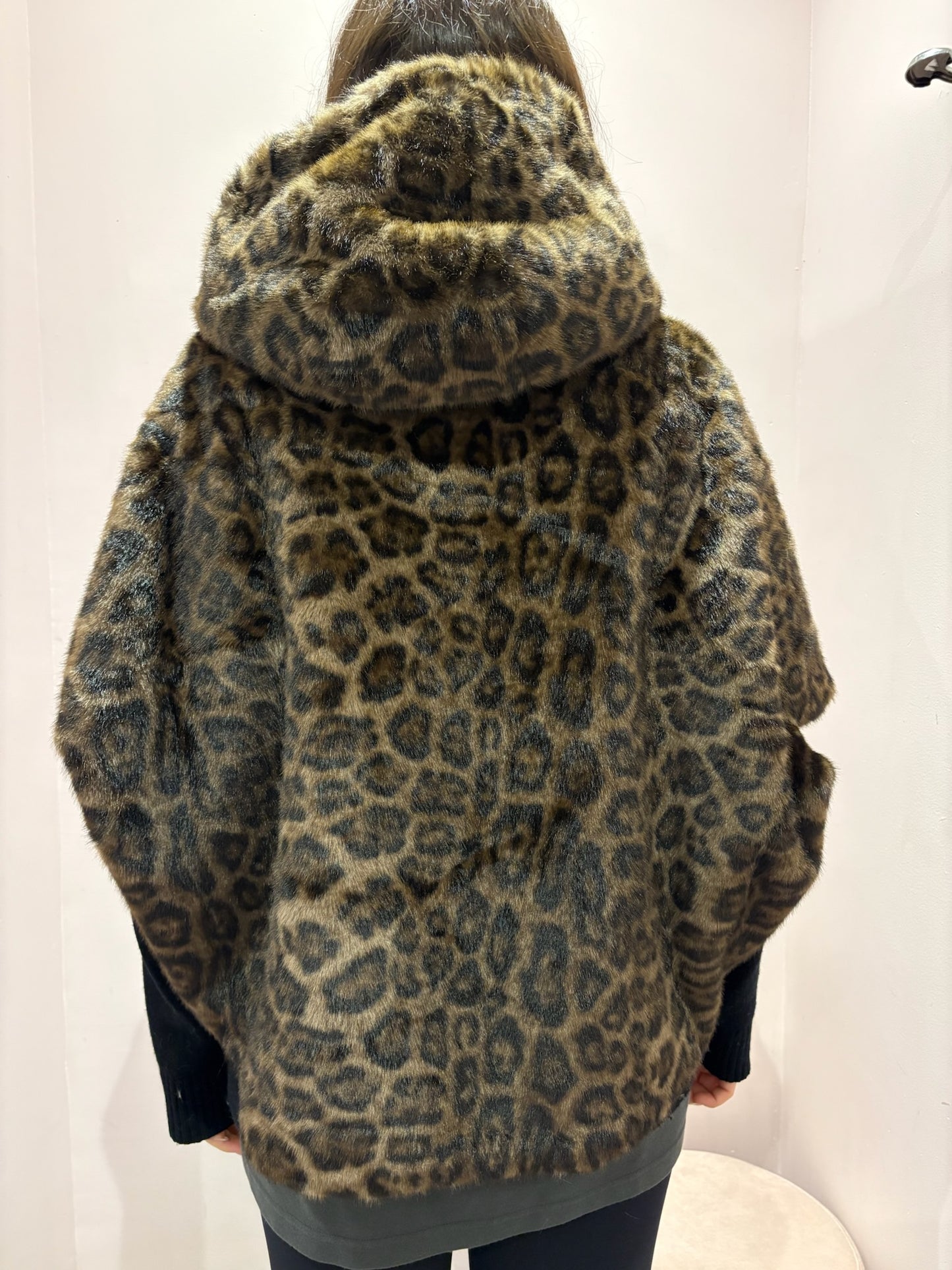 Cape en fausse fourrure léopard