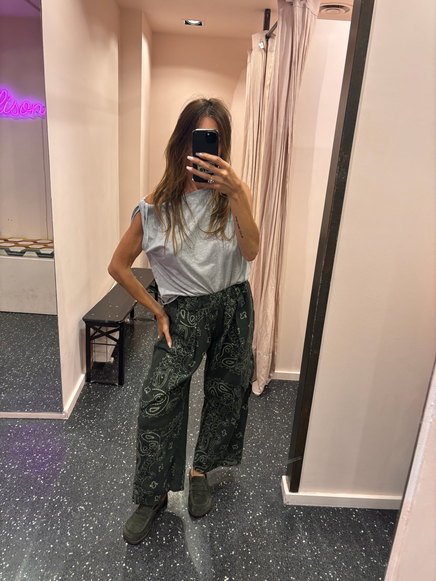 THE CORNER - Pantalon cargo imprimé bandana