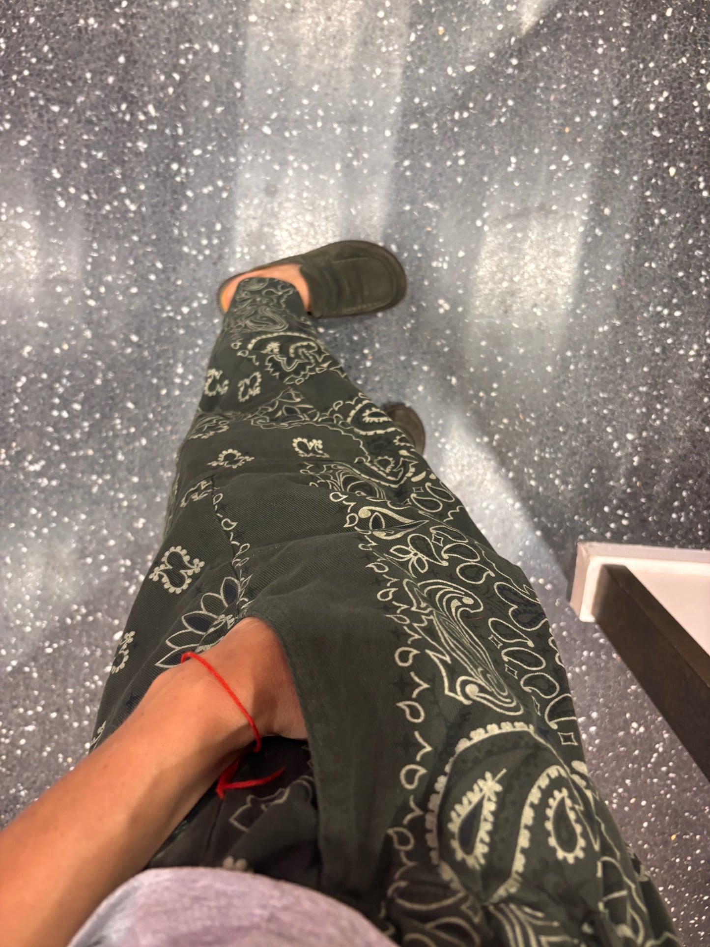 THE CORNER - Pantalon cargo imprimé bandana