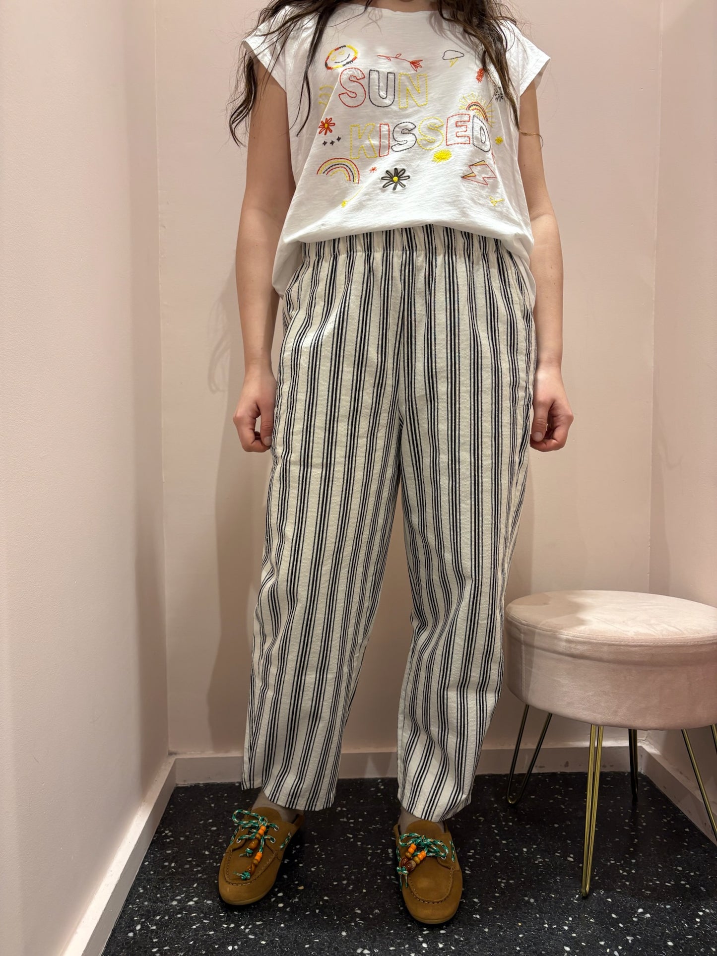 Pantalon blanc rayé noir