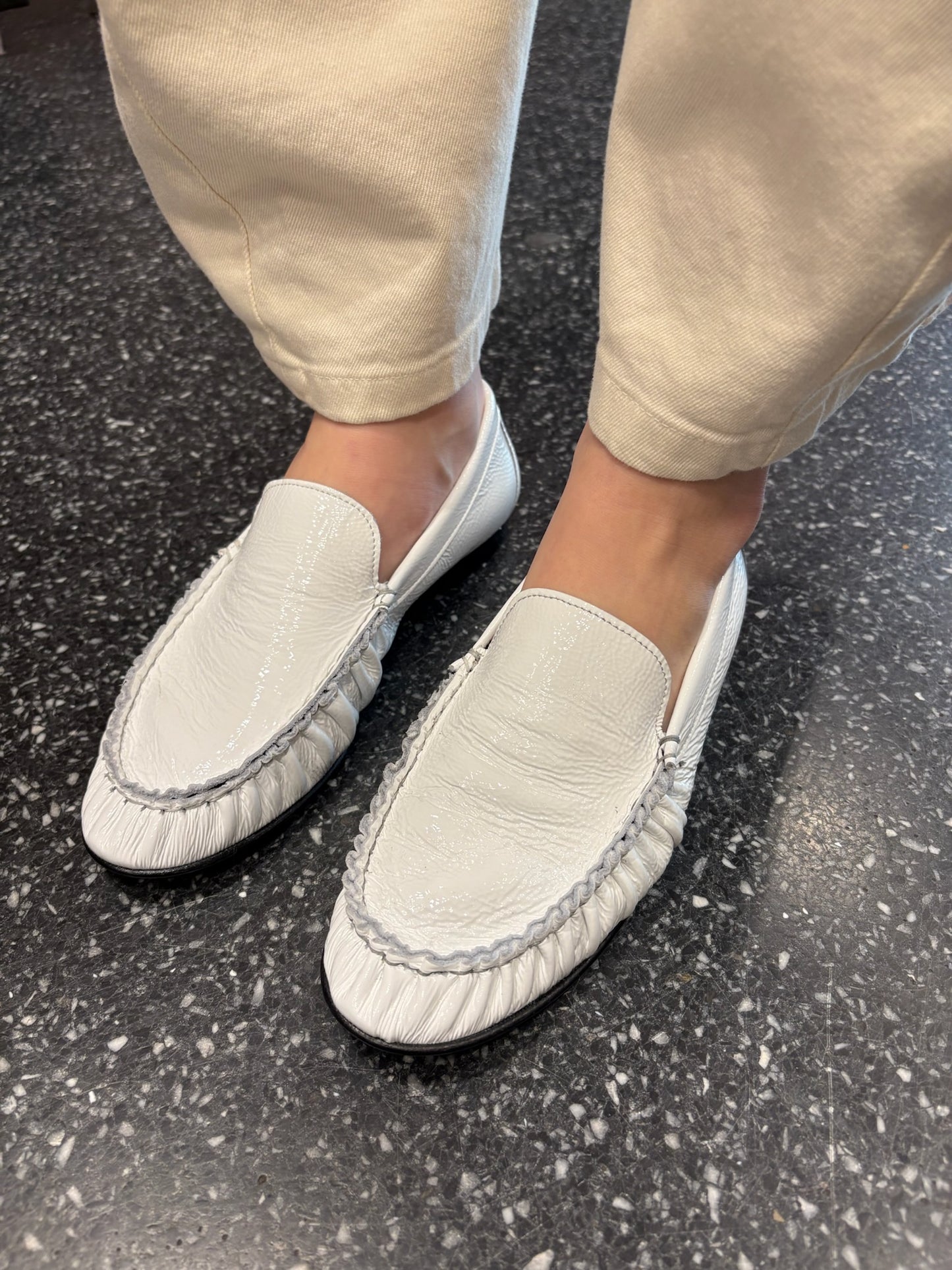 Mocassins blancs cuir vernis