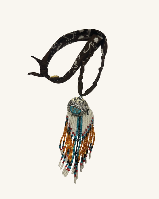 Collier Bandana Marron – Breloque & Franges Perlées