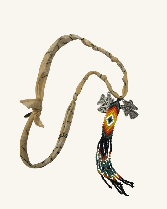 Collier Apache Bandana Beige – Pendentifs & totem Perlé